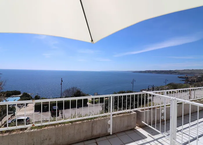 Casa Nisea Modern Two-level With Sea View In סנטה צזריה טרמה